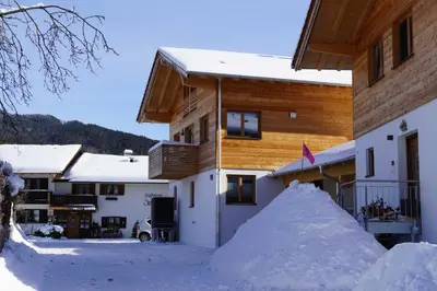 Ein allgemeiner Bergblick oder ein Berglick von der Ferienwohnung aus