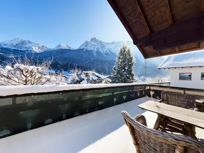 Ein allgemeiner Bergblick oder ein Berglick von der Ferienwohnung aus