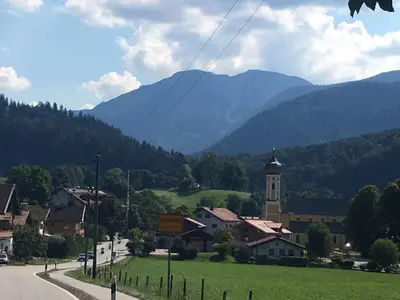 Ein allgemeiner Bergblick oder ein Berglick von der Ferienwohnung aus