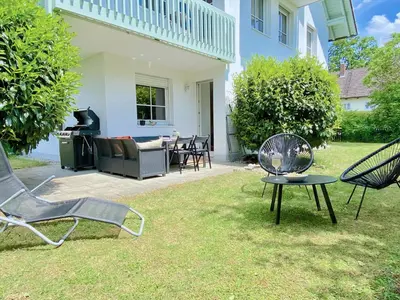 Ein Garten an der Unterkunft Snug Stays 1 I 3-Zimmer Design Apartment am See mit Garten I Home Office I Highspeed Wifi