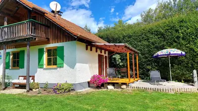Ein Garten an der Unterkunft Ferienhaus auf dem Werteshof