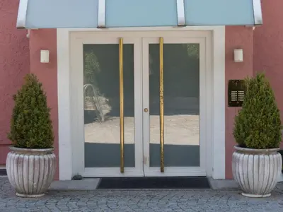 Eine Fassade oder ein Eingang zu Ferienwohnung Alpenglück