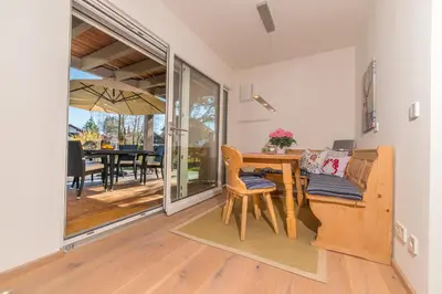 Ein Balkon oder eine Terrasse in der Unterkunft Helle Wohnung mit Bergblick & eigener Terrasse