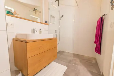 Ein Badezimmer in der Unterkunft Helle Wohnung mit Bergblick & eigener Terrasse