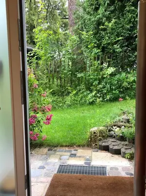 Ein Garten an der Unterkunft Helle Wohnung mit Bergblick & eigener Terrasse