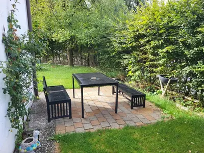 Ein Garten an der Unterkunft Bimax Neu renovierte, gemütl. 4 Zimmer Dachwohnung