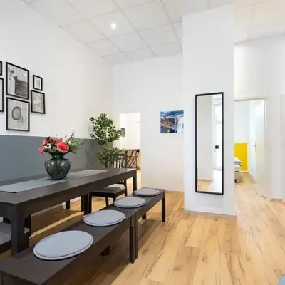 Big Central Apartment near Rotkreuzplatz with 3 BR for 12 PAX