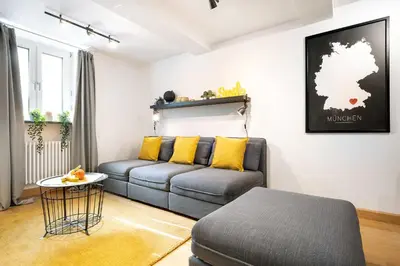 Ein Sitzbereich in der Unterkunft MARIENPLATZ Apartment 2 bedrooms living room kitchen