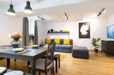 Ein Sitzbereich in der Unterkunft MARIENPLATZ Apartment 2 bedrooms living room kitchen