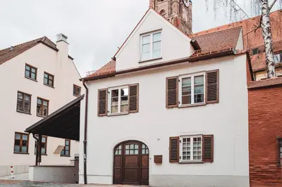 Das Gebäude in dem sich die Ferienwohnung befindet