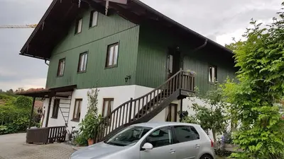 Das Gebäude in dem sich die Ferienwohnung befindet