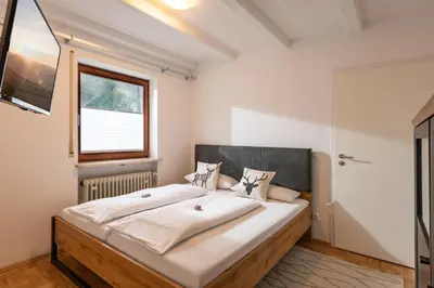 Ein Bett oder Betten in einem Zimmer der Unterkunft Ferienhaus Wildbarren - Alpenmagie Suites