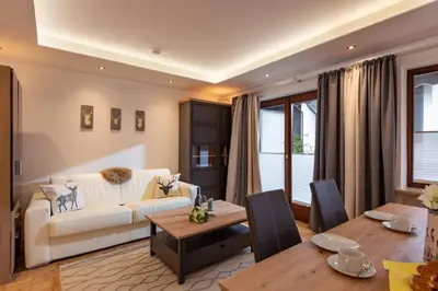 Ein Sitzbereich in der Unterkunft Ferienhaus Wildbarren - Alpenmagie Suites