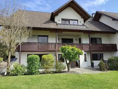 Das Gebäude in dem sich die Ferienwohnung befindet