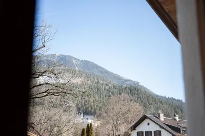 Ein allgemeiner Bergblick oder ein Berglick von der Ferienwohnung aus