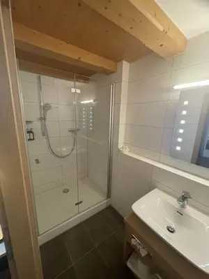 Ein Badezimmer in der Unterkunft SL Hotel