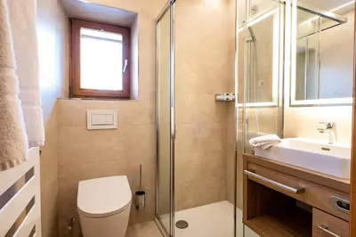 Ein Badezimmer in der Unterkunft SL Hotel