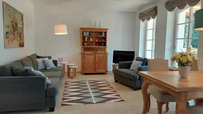 Ein Sitzbereich in der Unterkunft Ferienwohnung Gutshof in Seenähe