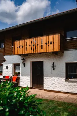 Das Gebäude in dem sich die Ferienwohnung befindet
