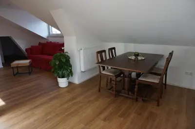 Ein Sitzbereich in der Unterkunft Ferienwohnung Jenbachtal
