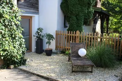 Ein Garten an der Unterkunft Ferienwohnung Kohlstatt