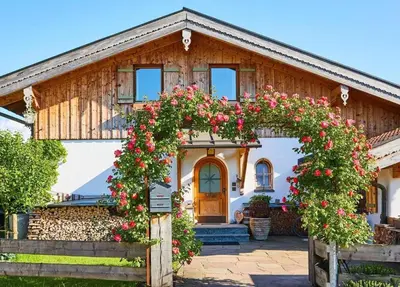 Das Gebäude in dem sich die Ferienwohnung befindet