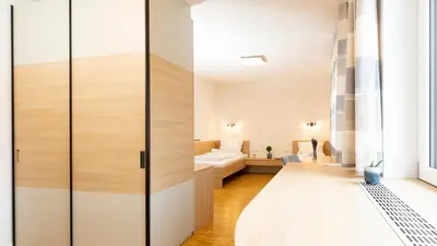 Ein Bett oder Betten in einem Zimmer der Unterkunft Henrys Sleeping am Augsburger Eiskanal