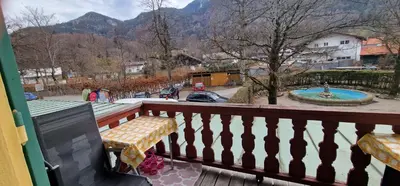 Ein allgemeiner Bergblick oder ein Berglick von der Ferienwohnung aus