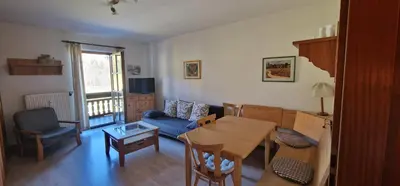 Ein Sitzbereich in der Unterkunft ciao-aschau Gschwendtnerhof Ap20 Bunk