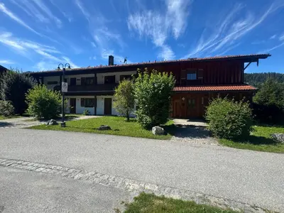 Das Gebäude in dem sich die Ferienwohnung befindet