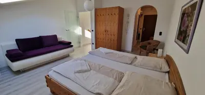 Ein Bett oder Betten in einem Zimmer der Unterkunft ciao-aschau Gschwendtnerhof Ap12 Göbel
