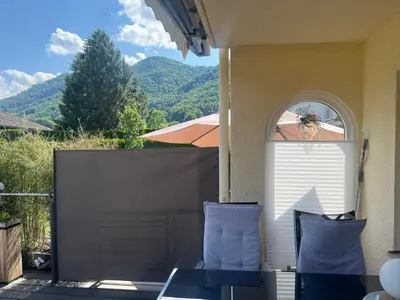 Ein allgemeiner Bergblick oder ein Berglick von der Ferienwohnung aus