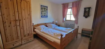Ein Bett oder Betten in einem Zimmer der Unterkunft ciao-aschau Gschwendtnerhof Ap16 Bunk