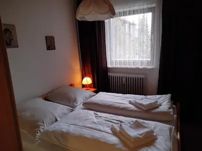 Ein Bett oder Betten in einem Zimmer der Unterkunft ciao-aschau Sachrang Haus Spitzstein FeWo Klos