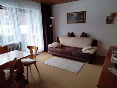 Ein Sitzbereich in der Unterkunft ciao-aschau Sachrang Haus Spitzstein FeWo Klos