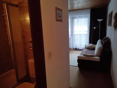 Ein Bett oder Betten in einem Zimmer der Unterkunft ciao-aschau Sachrang Haus Spitzstein FeWo Klos