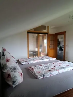 Ein Bett oder Betten in einem Zimmer der Unterkunft Ferienwohnung Alpenpanorama