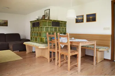 Ein Sitzbereich in der Unterkunft Ferienhaus Antdorfer Gartenglück