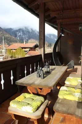 Ein allgemeiner Bergblick oder ein Berglick von der Ferienwohnung aus