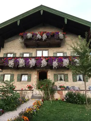 Ein Garten an der Unterkunft Haus Huber, Waltraud Huber