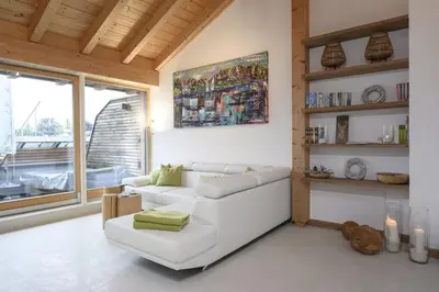 Ein Sitzbereich in der Unterkunft Maisonette-Apartment Das Garmisch mit Whirlpool