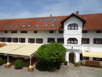 Das Gebäude in dem sich die Pension befindet