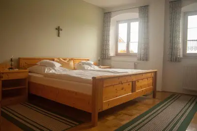 Ein Bett oder Betten in einem Zimmer der Unterkunft Gartlacher Hof
