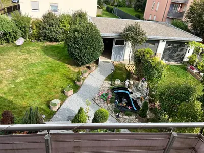 Ein Garten an der Unterkunft Guesthouse David