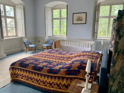 Ein Bett oder Betten in einem Zimmer der Unterkunft Wohnen im Wasserschloss Sandizell