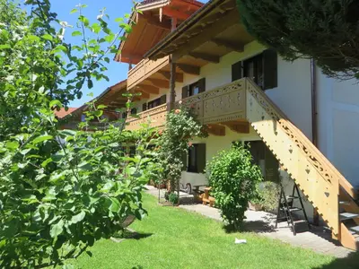 Ein Garten an der Unterkunft Landhaus Familie Doll Ferienwohnung Sunnawind