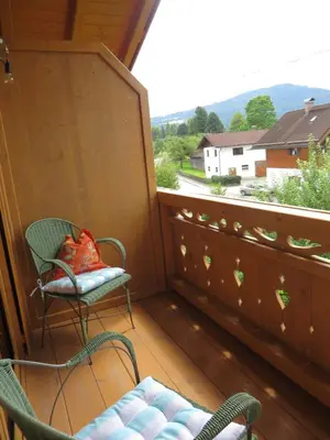 Ein allgemeiner Bergblick oder ein Berglick von der Ferienwohnung aus