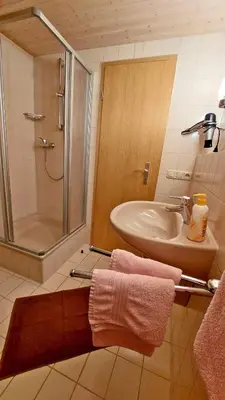 Ein Badezimmer in der Unterkunft Gästehaus Fellner
