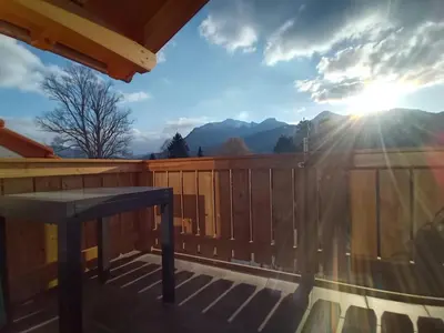 Ein allgemeiner Bergblick oder ein Berglick von der Ferienwohnung aus