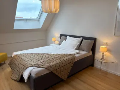 Ein Bett oder Betten in einem Zimmer der Unterkunft Terralpin - Wohnen auf Zeit - DG Wohnung mit Bergblick